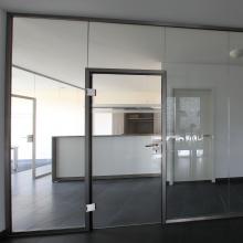 Glas Trennwand mit Tür 06