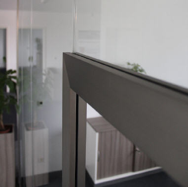 Beschläge für Glas Trennwand mit Tür 01