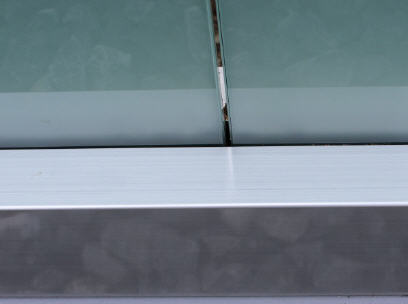 Pfostensystem für Glas-Windschutz fest 03